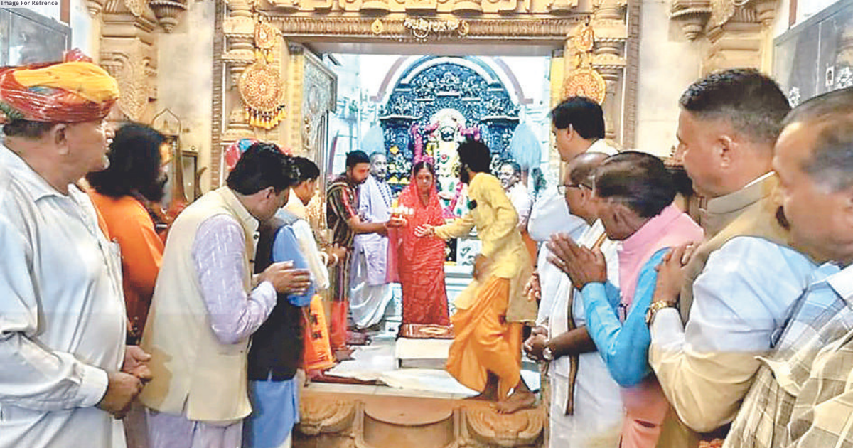 Raje prays at Tripura Sundari & Gotameshwar Mahadev temples